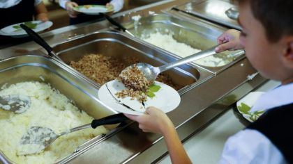 De la 1 septembrie, alimentatia unui elev in institutiile de invatamant profesional tehnic va fi mai scump cu 2,40 lei pe zi De la 1 septembrie, alimentatia unui elev in institutiile de invatamant profesional tehnic va fi mai scump cu 2,40 lei pe zi
