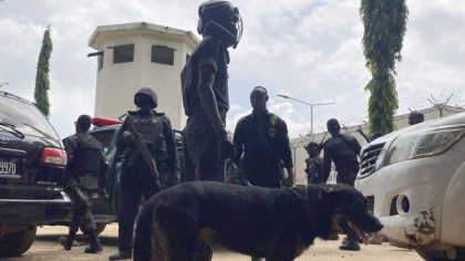Evadare uriasa in Nigeria: Aproape 900 de detinuti au fugit dupa ce inchisoarea in care se aflau a fost atacata Evadare uriasa in Nigeria: Aproape 900 de detinuti au fugit dupa ce inchisoarea in care se aflau a fost atacata