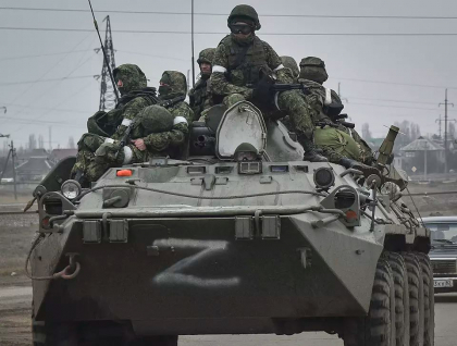 „Nu vindem alcool militarilor”. Afis intr-un supermarket dintr-un oras ucrainean ocupat, dupa ce soldatii rusi s-au imbatat si s-au impuscat intre ei - FOTO