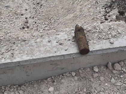 Un obuz care ar fi din perioada celui de al Doilea Razboi Moldial - gasit la Singerei. Oamenii legii verifica zona Un obuz care ar fi din perioada celui de al Doilea Razboi Moldial - gasit la Singerei. Oamenii legii verifica zona