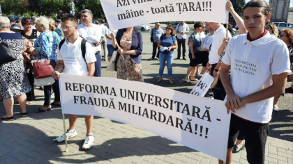 Ministerul Educatiei, dupa protestul organizat impotriva restructurarii sistemului de invatamant superior: "Copiii nostri au nevoie de invatamant de calitate" Ministerul Educatiei, dupa protestul organizat impotriva restructurarii sistemului de invatamant superior: "Copiii nostri au nevoie de invatamant de calitate"