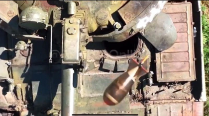  La pescuit de tancuri: Ucrainenii au lovit un T-62 rusesc cu metoda „momeala” - VIDEO