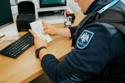 Un roman si un ucrainean - prinsi cu acte false, la trecerea frontierei de stat. Unul dintre ei le-a spus politistilor ca obtinut permisul contra sumei de 400 de euro
Un roman si un ucrainean - prinsi cu acte false, la trecerea frontierei de stat. Unul dintre ei le-a spus politistilor ca obtinut permisul contra sumei de 400 de euro