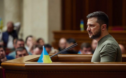 Zelenski, convins ca steagul ucrainean va flutura din nou in Crimeea, iar „imnul national va rasuna in toate orasele si satele ocupate”. „Statul nostru nu poate fi infrant”