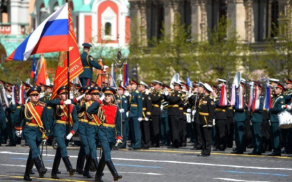 Rusia: Kremlinul se pregateste de un razboi indelungat. Legi prin care obliga firmele private sa furnizeze produse armatei Rusia: Kremlinul se pregateste de un razboi indelungat. Legi prin care obliga firmele private sa furnizeze produse armatei
