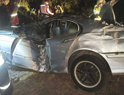 Accident grav la Falesti. Soferul a decedat, iar alti trei tineri - transportati la spital cu diverse traume - FOTO Accident grav la Falesti. Soferul a decedat, iar alti trei tineri - transportati la spital cu diverse traume - FOTO