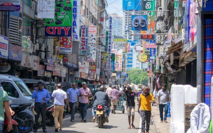 SUA le cer politicienilor din Sri Lanka, afectata profund de proteste si o criza economica fara precedent, sa actioneze rapid pentru redresarea situatiei. Premierul si presedintele si-au parasit resedintele oficiale, ocupate si vandalizate de protestatari SUA le cer politicienilor din Sri Lanka, afectata profund de proteste si o criza economica fara precedent, sa actioneze rapid pentru redresarea situatiei. Premierul si presedintele si-au parasit resedintele oficiale, ocupate si vandalizate de protestatari