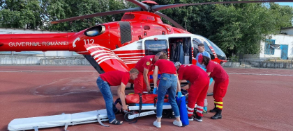Interventie SMURD. O femeie - transportata de urgenta cu elicopterul de la Suceava la Chisinau, dupa un accident vascular - FOTO
Interventie SMURD. O femeie - transportata de urgenta cu elicopterul de la Suceava la Chisinau, dupa un accident vascular - FOTO