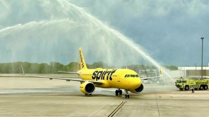 Un avion a luat foc pe un aeroport din SUA. Pasagerii tipau ingroziti in interior - VIDEO Un avion a luat foc pe un aeroport din SUA. Pasagerii tipau ingroziti in interior - VIDEO