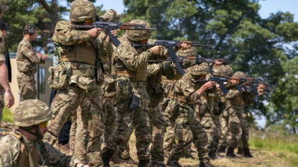 Ucraina anunta ca va dota un milion de luptatori cu arme NATO pentru a elibera sudul tarii Ucraina anunta ca va dota un milion de luptatori cu arme NATO pentru a elibera sudul tarii