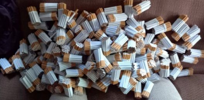 Doi barbati au ajuns pe mana politiei, dupa ce au vandut tigari ilegal, la Soroca. Ce au gasit oamenii legii la domiciliul indivizilor