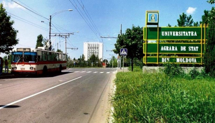 Fermierii se alatura protestului. Sunt nemultumiti de intentia autoritatilor de a reorganiza mai multe universitati din tara: „Daca nu e nevoie de Universitate Agrara, inseamna ca statul nu are nevoie nici de domeniul agroalimentar”
