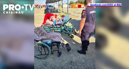 Doua persoane refugiate din Ucraina au fost transportate in Romania cu un echipaj terestru SMURD. Pacientii au fost luati din vama Palanca si transportati spre municipiul Husi Doua persoane refugiate din Ucraina au fost transportate in Romania cu un echipaj terestru SMURD. Pacientii au fost luati din vama Palanca si transportati spre municipiul Husi