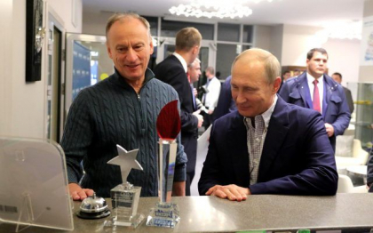 „Diavolul de pe umarul lui Putin care ii sopteste otrava la ureche” – Nikolai Patrusev, omul care i-a fost sef lui Vladimir Putin si care se afla alaturi de acesta din anii 1970
