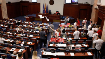 Parlamentul Macedoniei de Nord a validat acordul cu Bulgaria si tara poate sa inceapa negocierile de aderare la UE
Parlamentul Macedoniei de Nord a validat acordul cu Bulgaria si tara poate sa inceapa negocierile de aderare la UE