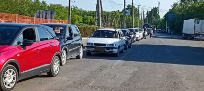 Trafic intensiv la vama Sculeni si Leuseni. Zeci de masini asteapta la coada pentru a parasi Republica Moldova. Precizarile Politiei de Frontiera - FOTO Trafic intensiv la vama Sculeni si Leuseni. Zeci de masini asteapta la coada pentru a parasi Republica Moldova. Precizarile Politiei de Frontiera - FOTO