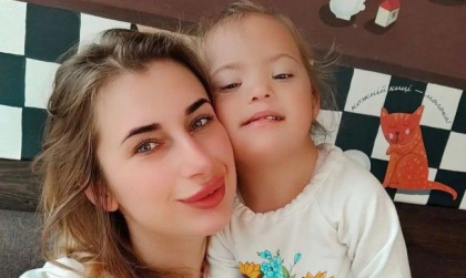 Un preot a izbucnit in lacrimi la inmormantarea copilului simbol al atacului din Vinita: „Raul nu poate invinge” Un preot a izbucnit in lacrimi la inmormantarea copilului simbol al atacului din Vinita: „Raul nu poate invinge”