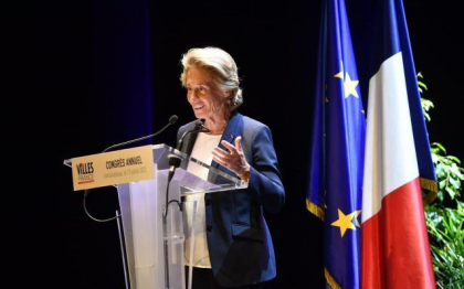 Personalitati publice franceze il acuza pe noul ministru al Coeziunii Teritoriale, Caroline Cayeux, de remarci „homofobe”
Personalitati publice franceze il acuza pe noul ministru al Coeziunii Teritoriale, Caroline Cayeux, de remarci „homofobe”