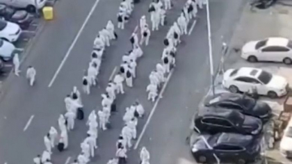 2.000 de turisti au ramas blocati intr-o statiune din China. Pot pleca doar cu o singura conditie - VIDEO 2.000 de turisti au ramas blocati intr-o statiune din China. Pot pleca doar cu o singura conditie - VIDEO