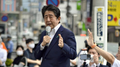 Cele 2,5 secunde care i-au fost fatale lui Shinzo Abe. Filmarile de la fata locului arata cat de gresit au actionat cei care-l pazeau
