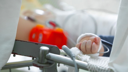 Momente cumplite pentru un copil de doi ani. Micutul a cazut de la etajul doi al unui spital din Briceni, dupa ce mama acestuia l-ar fi scapat. Cum s-a intamplat totul Momente cumplite pentru un copil de doi ani. Micutul a cazut de la etajul doi al unui spital din Briceni, dupa ce mama acestuia l-ar fi scapat. Cum s-a intamplat totul