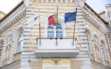 A doua oara astazi. Alerta cu bomba la primaria din Chisinau. Toate persoanele - evacuate A doua oara astazi. Alerta cu bomba la primaria din Chisinau. Toate persoanele - evacuate