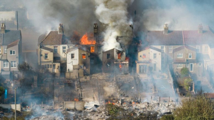 Cea mai grea zi de la Al Doilea Razboi Mondial incoace: Pompierii din Londra s-au luptat cu zeci de incendii la 40 °C - GALERIE FOTO Cea mai grea zi de la Al Doilea Razboi Mondial incoace: Pompierii din Londra s-au luptat cu zeci de incendii la 40 °C - GALERIE FOTO