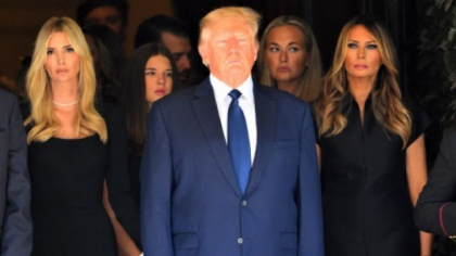 Funeraliile Ivanei Trump au avut loc la New York. Donald Trump a venit la inmormantarea fostei sotii alaturi de Melania - GALERIE FOTO