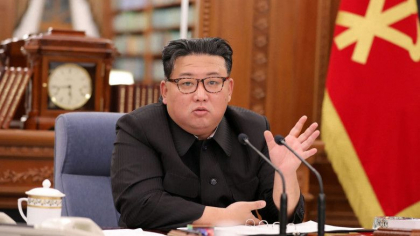 Propaganda Kremlinului a fost preluata de Coreea de Nord. Regimul lui Kim Jong-un acuza SUA ca desfasoara un razboi biologic in Ucraina Propaganda Kremlinului a fost preluata de Coreea de Nord. Regimul lui Kim Jong-un acuza SUA ca desfasoara un razboi biologic in Ucraina