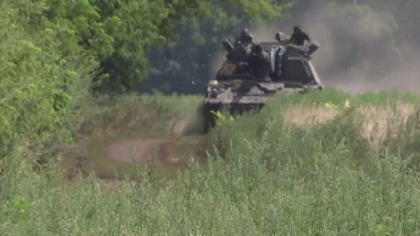Rusii bombardeaza incontinuu pozitiile ucrainene de langa Slaviansk. Kiev pregateste o ofensiva majora in regiunile ocupate Rusii bombardeaza incontinuu pozitiile ucrainene de langa Slaviansk. Kiev pregateste o ofensiva majora in regiunile ocupate