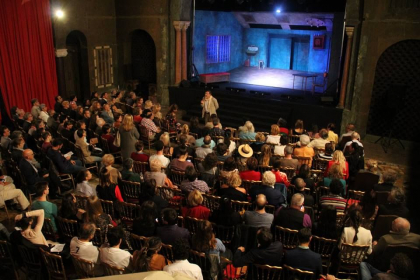 Tinerii vor primi vouchere culturale pentru a merge la teatru, expozitii si concerte. Care este suma oferita de Guvern 
