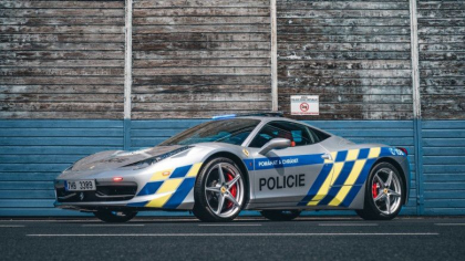 Politia ceha a transformat un Ferrari confiscat de la infractori in masina de urmariri pe sosele - FOTO/VIDEO Politia ceha a transformat un Ferrari confiscat de la infractori in masina de urmariri pe sosele - FOTO/VIDEO
