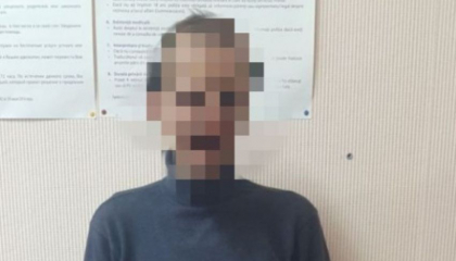 
Ar fi furat un portmoneu din geanta unei minore, in timp ce mergea cu troleibuzul, in capitala. Un barbat - retinut de oamenii legii