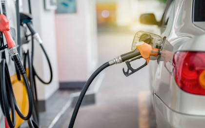 Carburantii continua sa se ieftineasca, soferii vor plati cu peste 20 de bani mai putin pentru benzina. Noile preturi stabilite de ANRE - FOTO