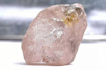 Cel mai mare diamant roz descoperit in ultimii 300 de ani a fost extras in Angola - VIDEO Cel mai mare diamant roz descoperit in ultimii 300 de ani a fost extras in Angola - VIDEO