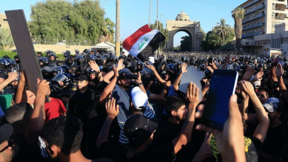 Criza politica in Irak. Manifestantii au patruns in „zona verde” si au invadat Parlamentul de la Bagdad - FOTO/VIDEO Criza politica in Irak. Manifestantii au patruns in „zona verde” si au invadat Parlamentul de la Bagdad - FOTO/VIDEO