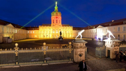 Autoritatile din Berlin opresc iluminatul pe timpul noptii la sute de cladiri emblematice, inclusiv la resedinta presedintelui
Autoritatile din Berlin opresc iluminatul pe timpul noptii la sute de cladiri emblematice, inclusiv la resedinta presedintelui
