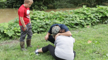 O familie si-a pierdut 4 copii in inundatiile devastatoare din Kentucky: „Pur si simplu apa i-a maturat din bratele parintilor” O familie si-a pierdut 4 copii in inundatiile devastatoare din Kentucky: „Pur si simplu apa i-a maturat din bratele parintilor”