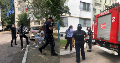 Caz socant in capitala. O femeie s-a baricadat in casa cu nepotul sau si a refuzat sa i-l dea mamei acestuia - FOTO Caz socant in capitala. O femeie s-a baricadat in casa cu nepotul sau si a refuzat sa i-l dea mamei acestuia - FOTO