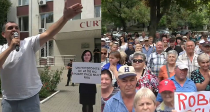 LIVE. Partidul SOR si-a adus din nou sustinatorii pentru a protesta in fata Curtii de Apel Chisinau, acolo unde este examinat recursul depus de avocatii Marinei Tauber prin care cer anularea masurii de arest preventiv - VIDEO LIVE. Partidul SOR si-a adus din nou sustinatorii pentru a protesta in fata Curtii de Apel Chisinau, acolo unde este examinat recursul depus de avocatii Marinei Tauber prin care cer anularea masurii de arest preventiv - VIDEO