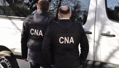 Zeci de perchezitii intr-un dosar de corupere pasiva si trafic de influenta. Patru persoane - retinute pentru 72 de ore Zeci de perchezitii intr-un dosar de corupere pasiva si trafic de influenta. Patru persoane - retinute pentru 72 de ore