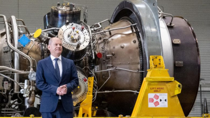 Scholz s-a fotografiat langa turbina pentru Nord Stream: „Functioneaza”. Cancelarul acuza Rusia ca nu vrea sa o ia inapoi - FOTO Scholz s-a fotografiat langa turbina pentru Nord Stream: „Functioneaza”. Cancelarul acuza Rusia ca nu vrea sa o ia inapoi - FOTO
