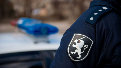 Un angajat al Inspectoratului de Politie Botanica si complicii sai - trimisi in judecata. Ar fi cerut mita jumatate de milion de lei pentru rezolvarea unui dosar penal