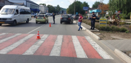Un barbat - lovit de un automobil in timp ce trecea regulamentar strada, la Causeni. Cum s-a intamplat totul