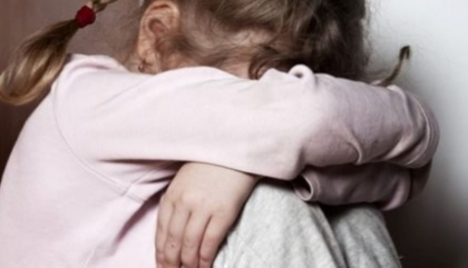 Noi detalii despre cazul fetitei de aproape doi ani violata de bunic. Ministrul Sanatatii: „Asistenta medicala a fost acordata micutei cu abateri de la protocol”. Ce vor face autoritatile Noi detalii despre cazul fetitei de aproape doi ani violata de bunic. Ministrul Sanatatii: „Asistenta medicala a fost acordata micutei cu abateri de la protocol”. Ce vor face autoritatile