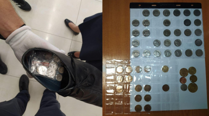 A incercat sa ajunga in Istanbul cu peste 80 de monede de colectie ascunse in bagaj si in incaltaminte. Un cetatean din Georgia - retinut pe Aeroportul International Chisinau - FOTO
