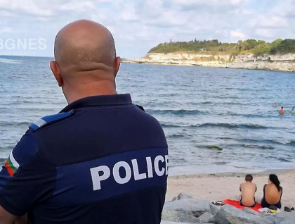 Mina descoperita de copii care cautau melci, pe plaja din Tarevo, in Bulgaria