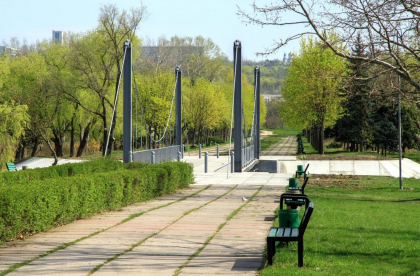 Caz socant in capitala. Un tanar - gasit strangulat in parcul La Izvor. Oamenii legii: „Biletel de adio nu a lasat”