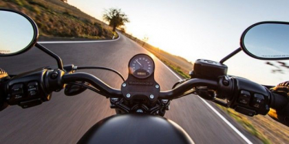 A pierdut controlul ghidonului si a derapat cu motocicleta de pe drumul umed. Un tanar - transportat la spital, la Rezina A pierdut controlul ghidonului si a derapat cu motocicleta de pe drumul umed. Un tanar - transportat la spital, la Rezina