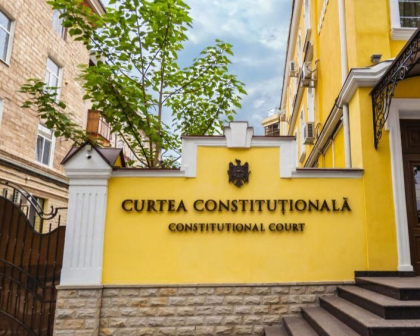 Curtea Constitutionala a solicitat Comisiei de la Venetia o opinie privind interzicerea simbolurilor "V" si "Z", dar si panglicii Sfantului Gheorghe
